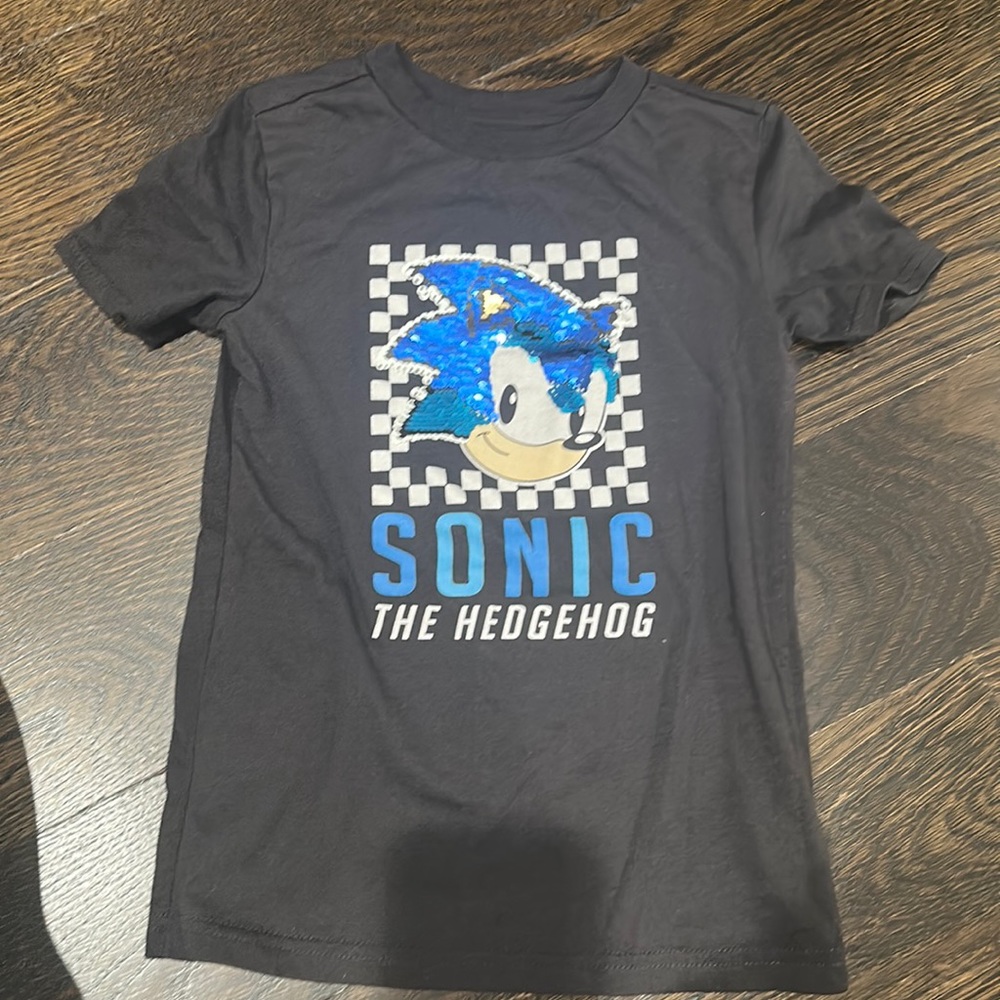 Sonic the hedgehog (size small equivalent to 5t)